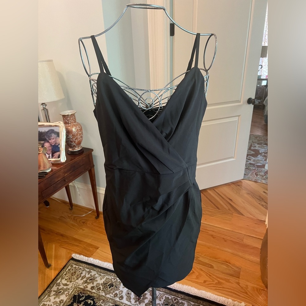 Little black dress | Asymetrical bottom - Picture 5 of 8